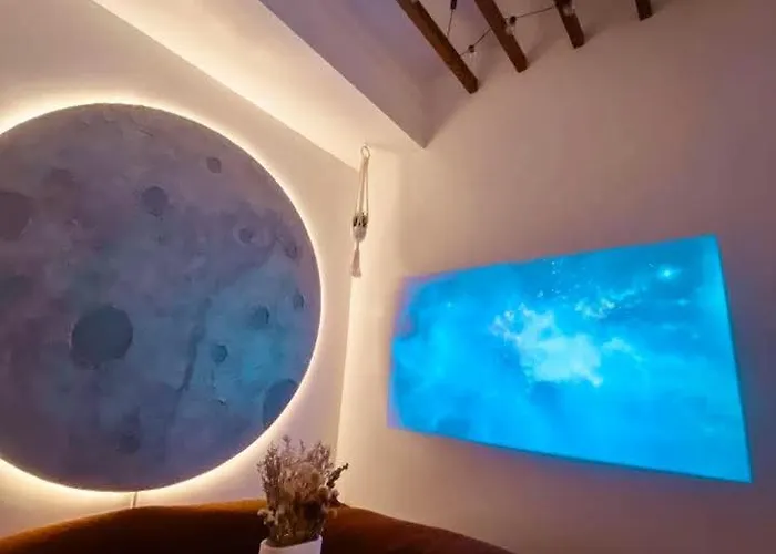 Hiraya Luna Apartahotel *